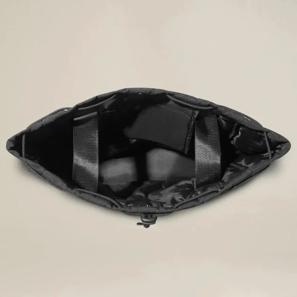 NWOT Beyond Yoga Convertible Gym Bag Black Backpack Tote Pockets - Picture 3 of 8